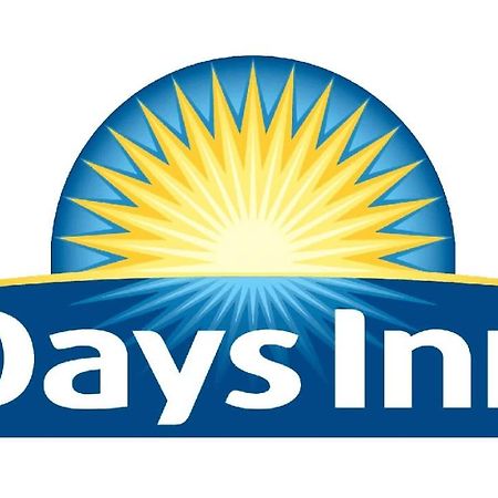 Days Inn By Wyndham Brooklyn Eastern Parkway New York Bagian luar foto