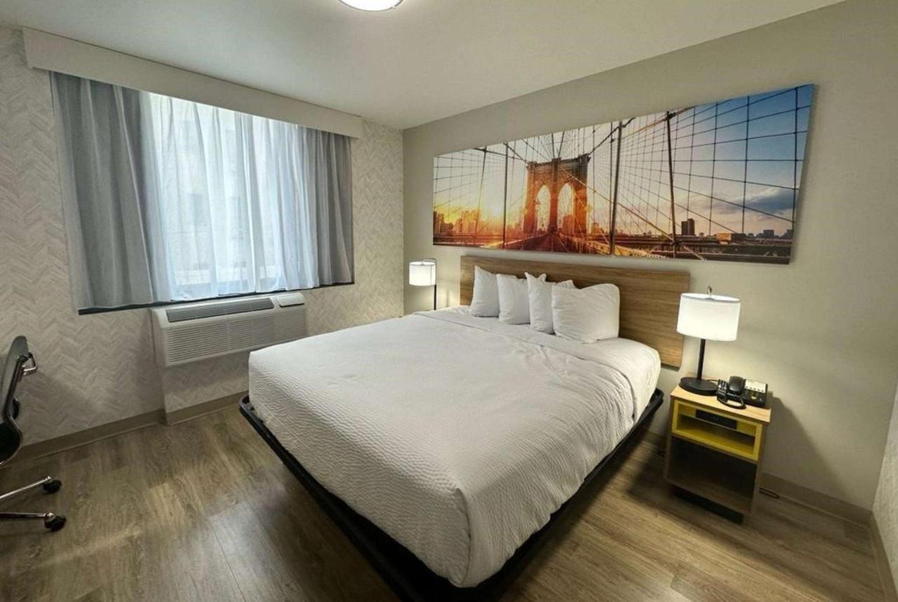 Days Inn By Wyndham Brooklyn Eastern Parkway New York Bagian luar foto